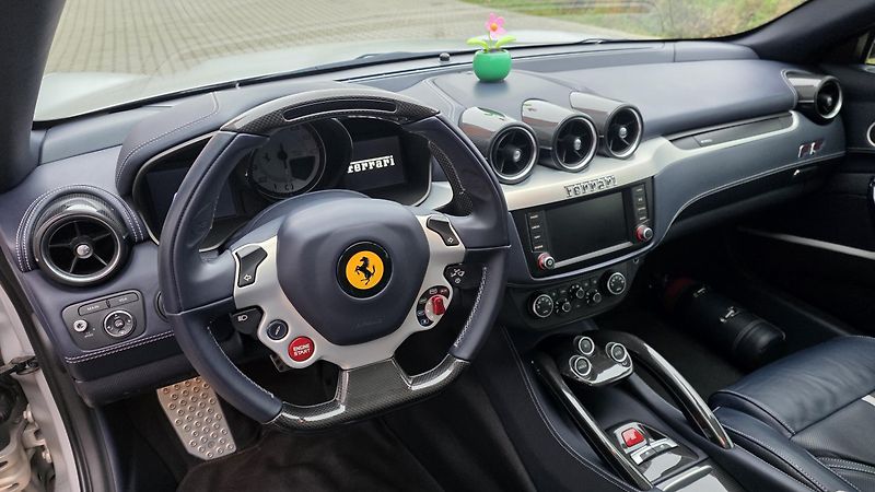 Ferrari FF (2015) INDIVIDUAL TailorMade ZÁRUKA - fotka 13 z 19