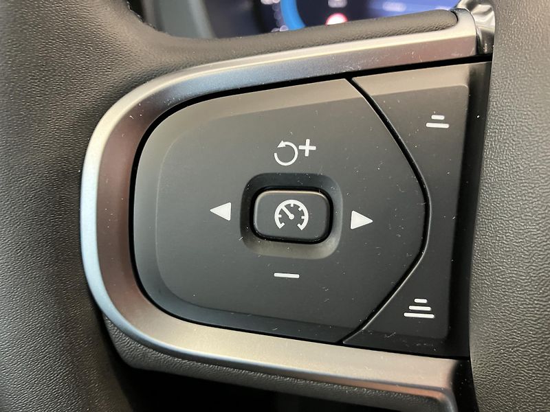 Volvo XC60 T6 eAWD Recharge Core, PANO - fotka 20 z 42