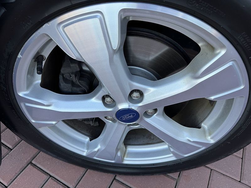 Ford Kuga (2017) 2.0TDCi AWD Xenony Kamera - fotka 47 z 49
