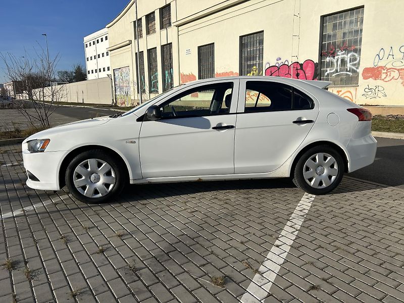 Mitsubishi Lancer 1.6 i MIVEC Sportback - fotka 6 z 39