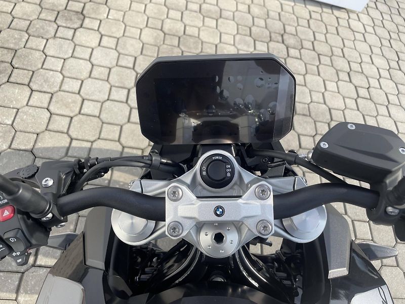 BMW F 900 R - fotka 10 z 12