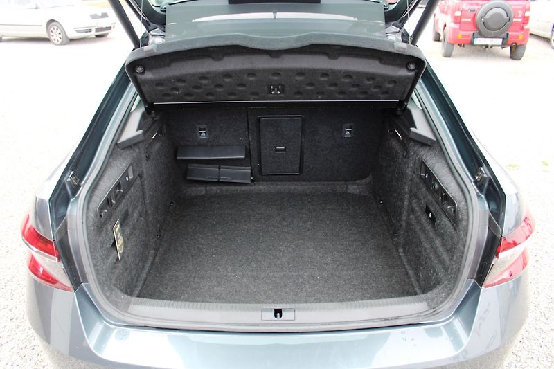 Škoda Superb (2019) 2,0TDI LAURIN & KLEMENT  LED - fotka 11 z 21