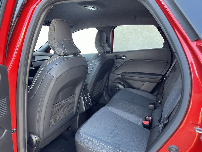 Renault Captur (2025) TECHNO 1,3TCe 160k EDC - fotka 15 z 19