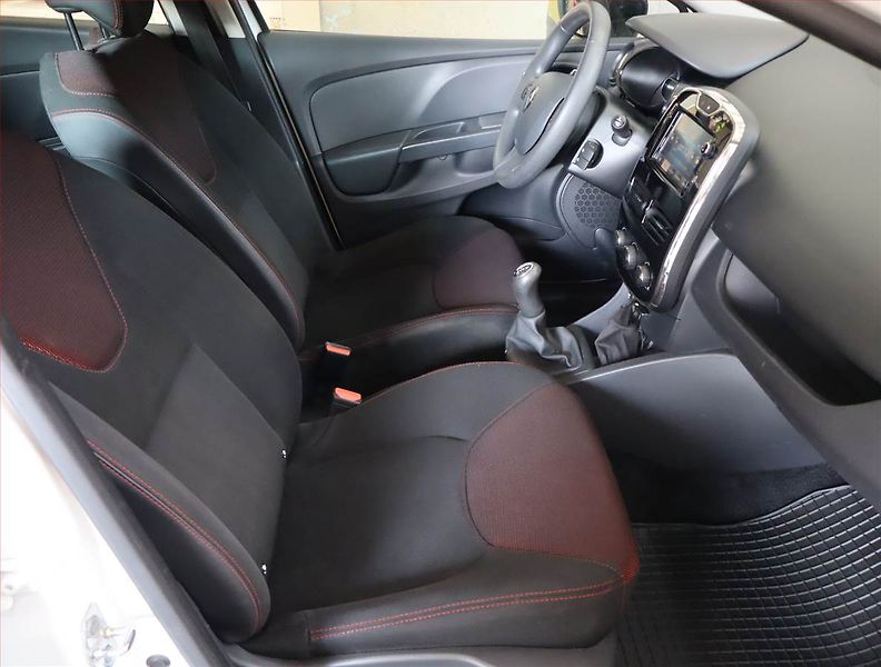 Renault Clio (2013) 1.2 16V, Tempomat - fotka 9 z 20