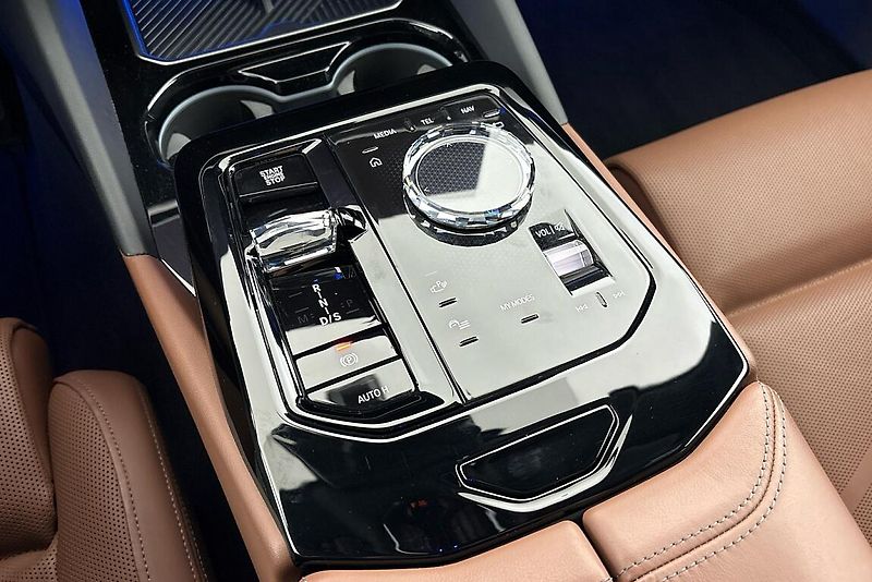 BMW Řada 5 540d xDrive Touring - fotka 22 z 25