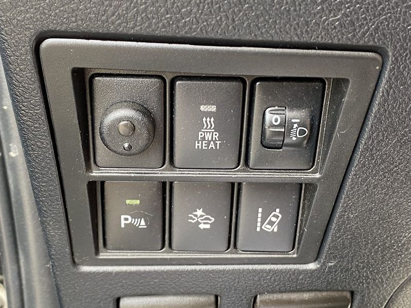 Toyota Hilux 2.4D, Webasto, automat, tažné - fotka 11 z 11