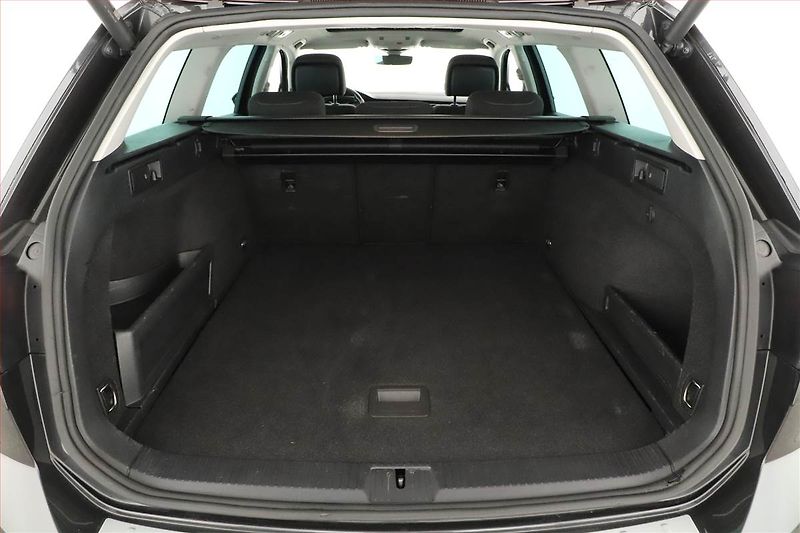 Volkswagen Passat (2022) 2.0 TDI, Automat, Navi - fotka 19 z 20