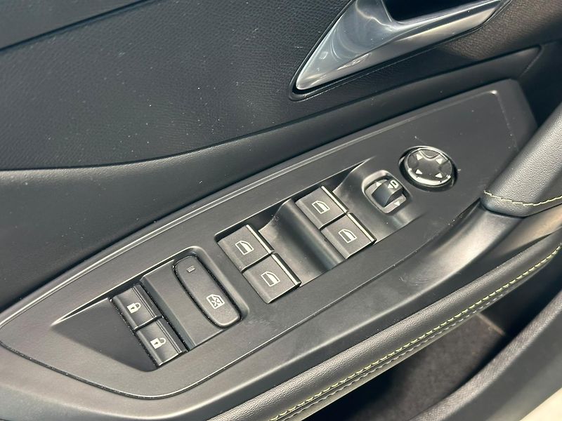 Peugeot 408 1,2 96kW GT, 1.majitel - fotka 19 z 24