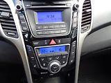 Hyundai i30 1.6i GDI Weekend - náhled 15
