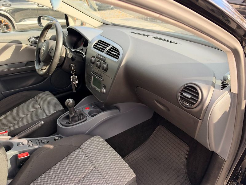 Seat Leon (2008) Salsa 1.4 MPi 63kW Klima - fotka 26 z 45