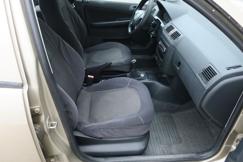 Škoda Fabia (2005) 1,2 47 kW Klima ČR - fotka 16 z 30