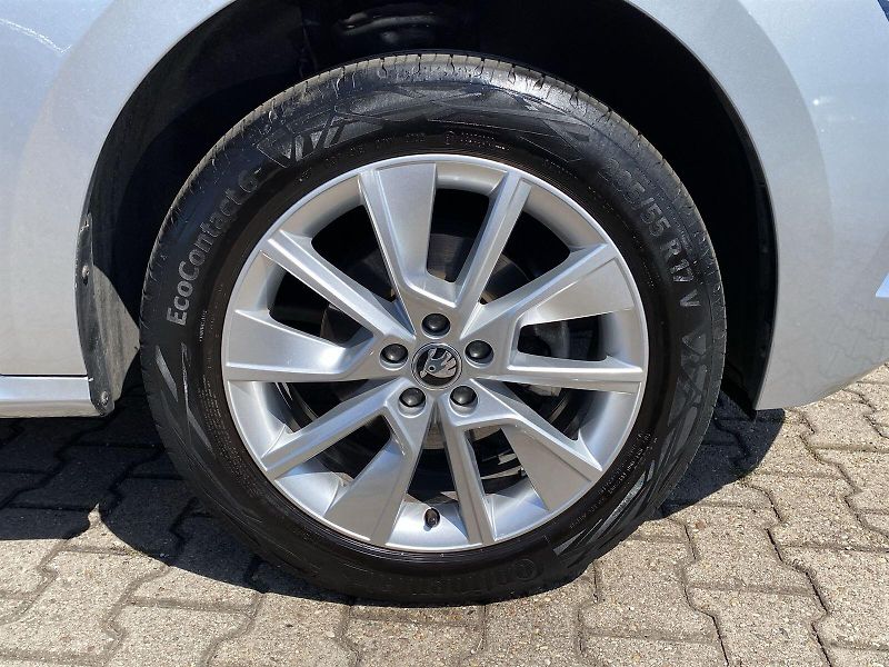 Škoda Kamiq (2022) 1.0 TSI DSG Ambition - fotka 27 z 31