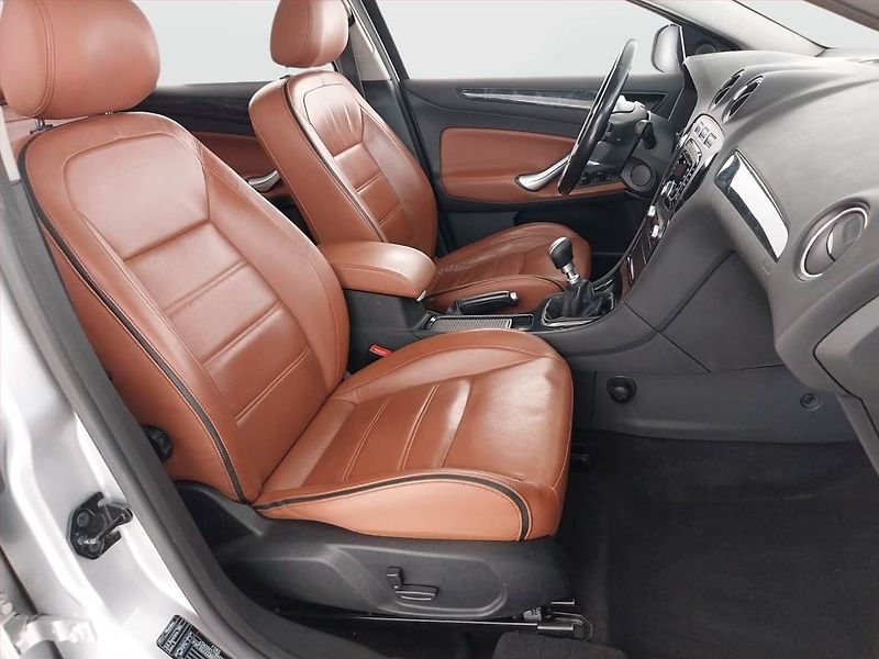 Ford Mondeo (2011) Titanium 2.0 TDCi, Xenony - fotka 9 z 21