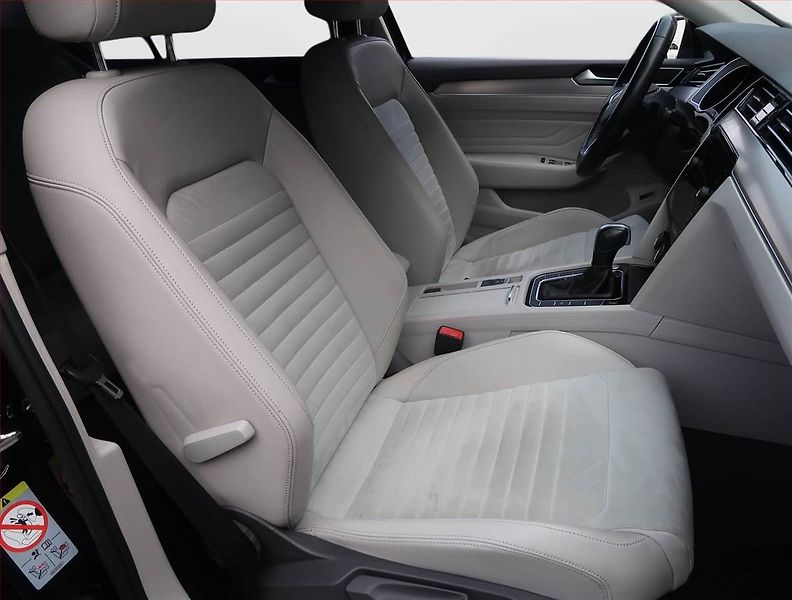 Volkswagen Passat (2020) 2.0 TDI, Automat, Kůže, Navi - fotka 9 z 17
