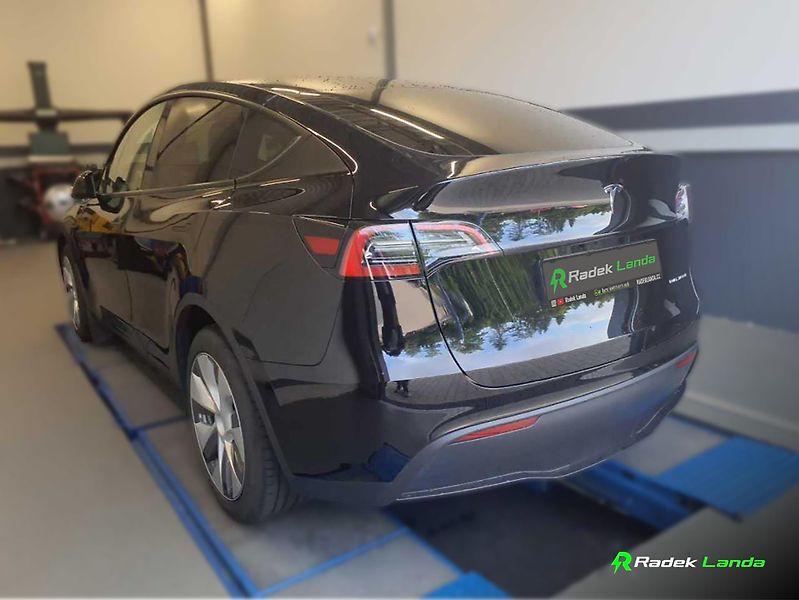 Tesla Model Y (2023) AWD Berlín, Dual Motor - fotka 4 z 8