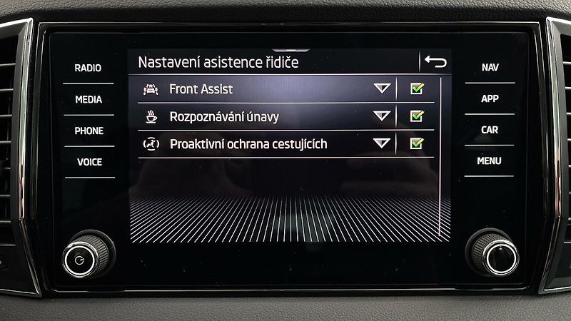 Škoda Karoq 2.0 TDI DSG 4x4 Style - fotka 26 z 29
