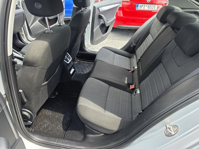 Škoda Octavia 1.6 TDI DSG  - fotka 10 z 20