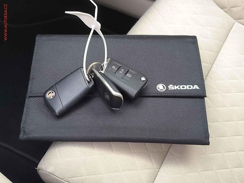 Škoda Superb (2018) 1.8 TSi, ČR, Style, DSG - fotka 30 z 30