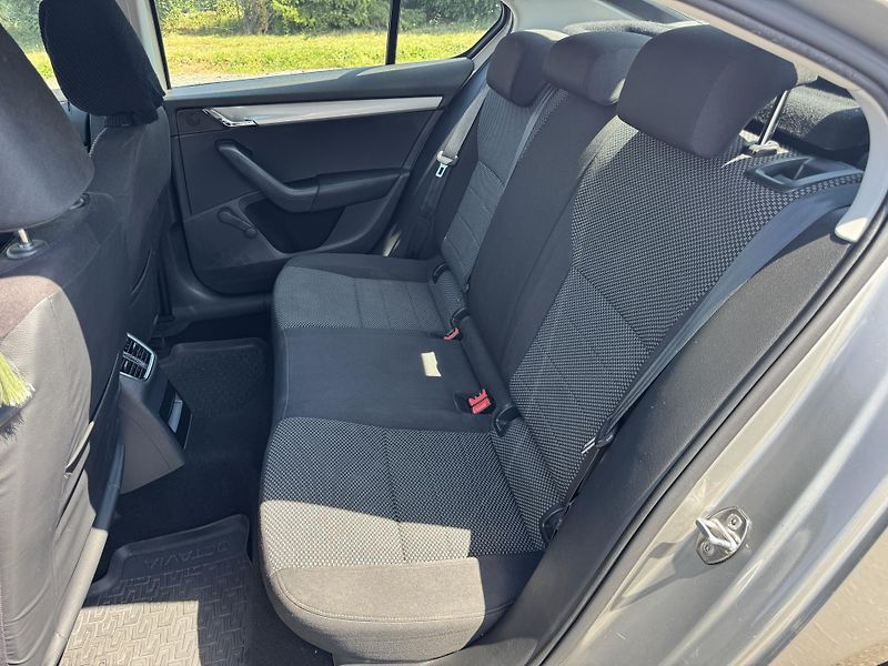 Škoda Octavia 1.6TDi,klima,nové v ČR - fotka 12 z 37