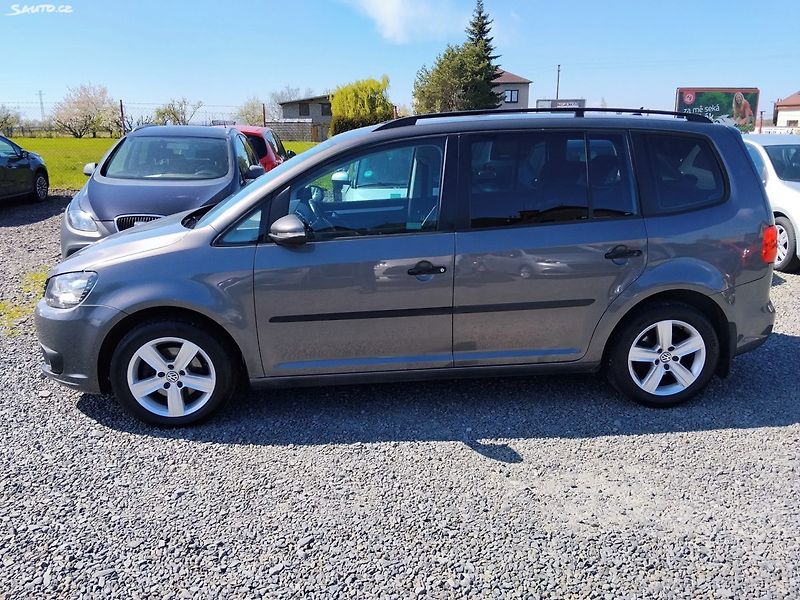 Volkswagen Touran (2011) - fotka 10 z 27