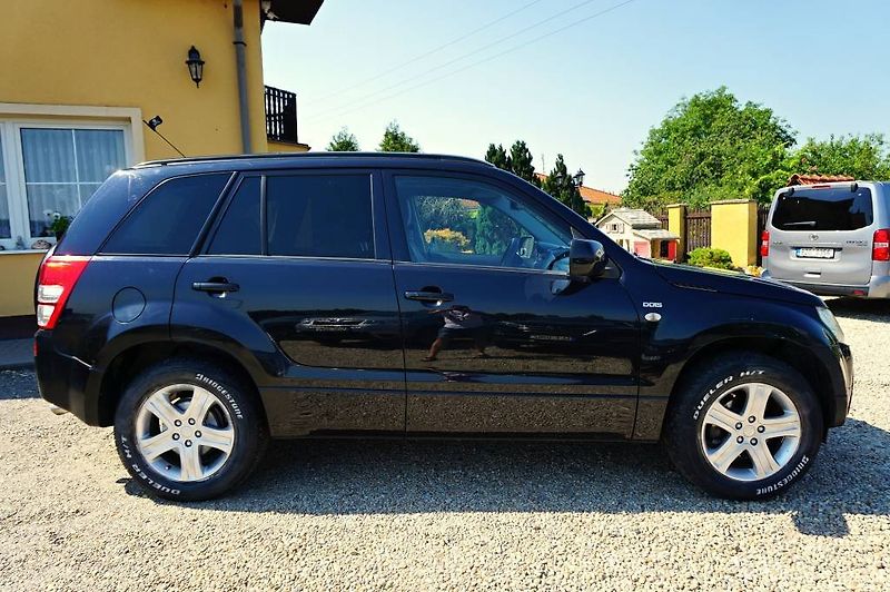 Suzuki Grand Vitara (2007) 1,9 DDIS 95 kW - fotka 3 z 35