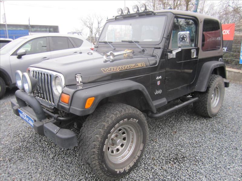 Jeep Wrangler 2.5i 4x4, Hardtop - fotka 1 z 38