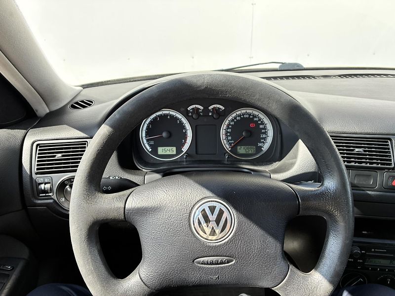 Volkswagen Golf 1.6 16V 77kW - fotka 14 z 18
