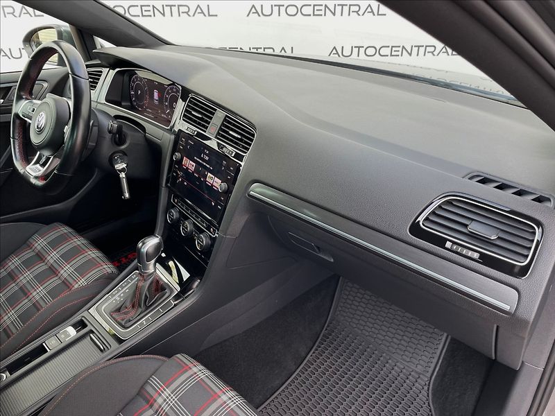 Volkswagen Golf 2,0 GTI  -APR 210kw Performanc - fotka 22 z 27