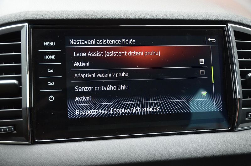 Škoda Karoq (2018) 1.6 TDi 85kW DSG STYLE /CANTON - fotka 32 z 41