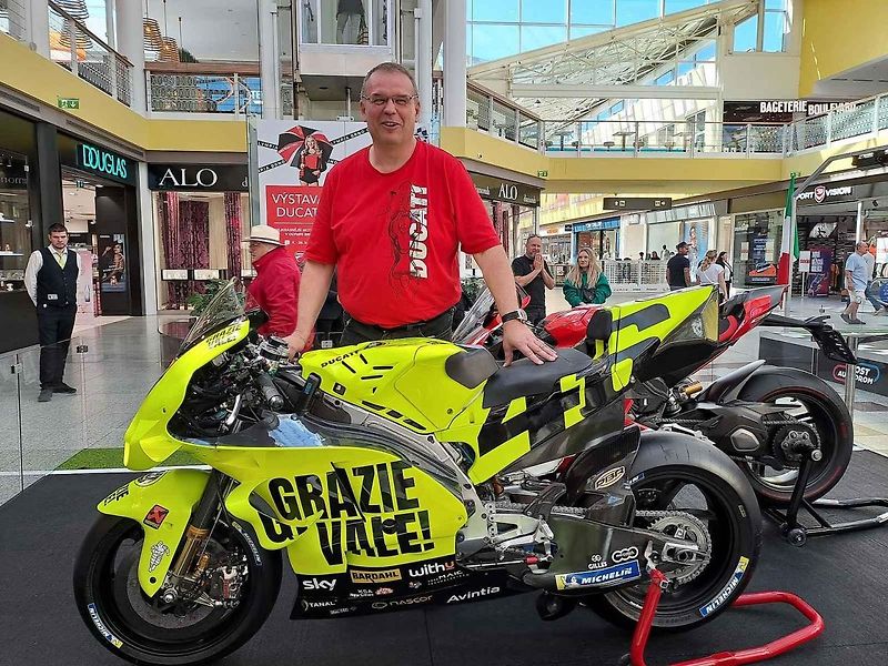 Výstava motocyklů Ducati je k vidění v obchodním centru Olympia Brno v Modřicích. Návštěvníci centra si mohou prohlédnout celkem šestatřicet exponátů, od nejstaršího z roku 1949 po nejnovější.