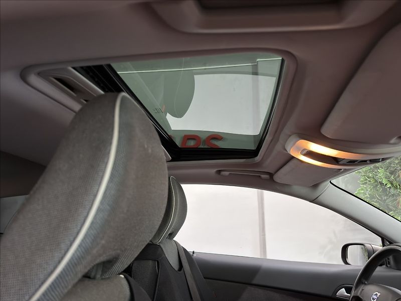 Volvo C30 1,8   i KLIMATIZACE SERVIS ALU - fotka 16 z 19