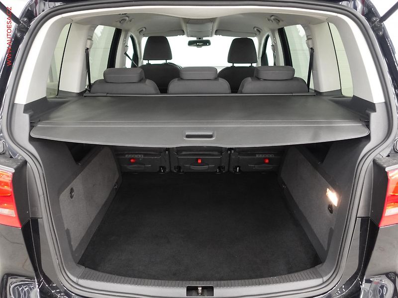 Volkswagen Touran (2011) 1.6TDI, Klima - fotka 7 z 22