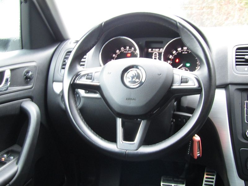 Škoda Yeti (2014) 1.6 TDI 77kW DSG BEZ KOROZE - fotka 16 z 39
