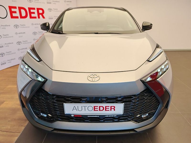 Toyota C-HR 2.0 Plug - in Hybrid ( 220k ) - fotka 2 z 37