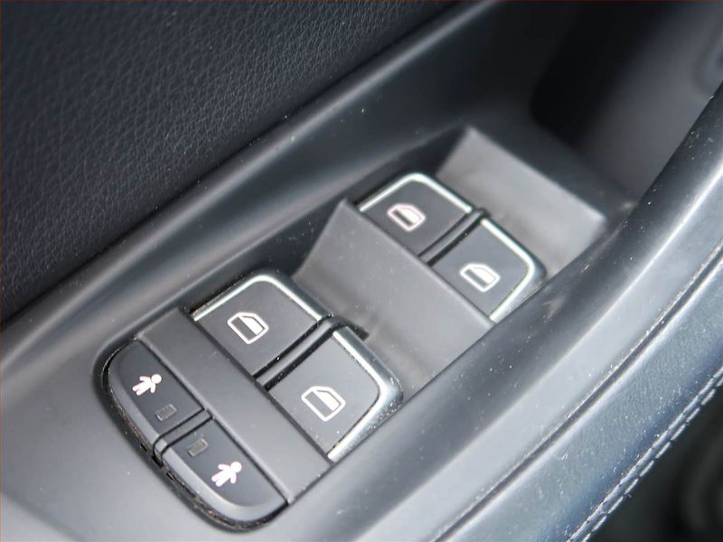 Audi A6 (2011) S line 3.0 TDI, Automat, Kůže - fotka 17 z 19
