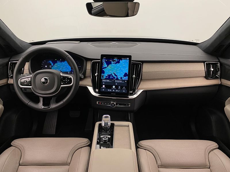 Volvo XC90 (2025) T8 AWD Plug-in DARK ULTRA - fotka 2 z 75