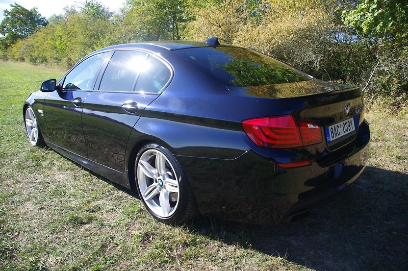 BMW Řada 5 (2012) 550i XDRIVE automat. 2.majitel - fotka 9 z 30