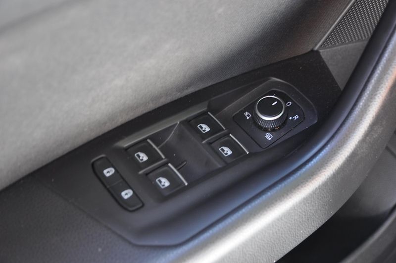 Volkswagen Touareg 3.0TDi V6 170kW 4x4 Automat - fotka 26 z 27