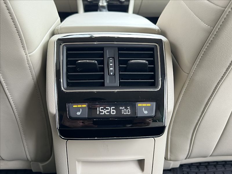 Škoda Superb 2,0 TDI 200HP L&K DSG 4X4 - fotka 21 z 40
