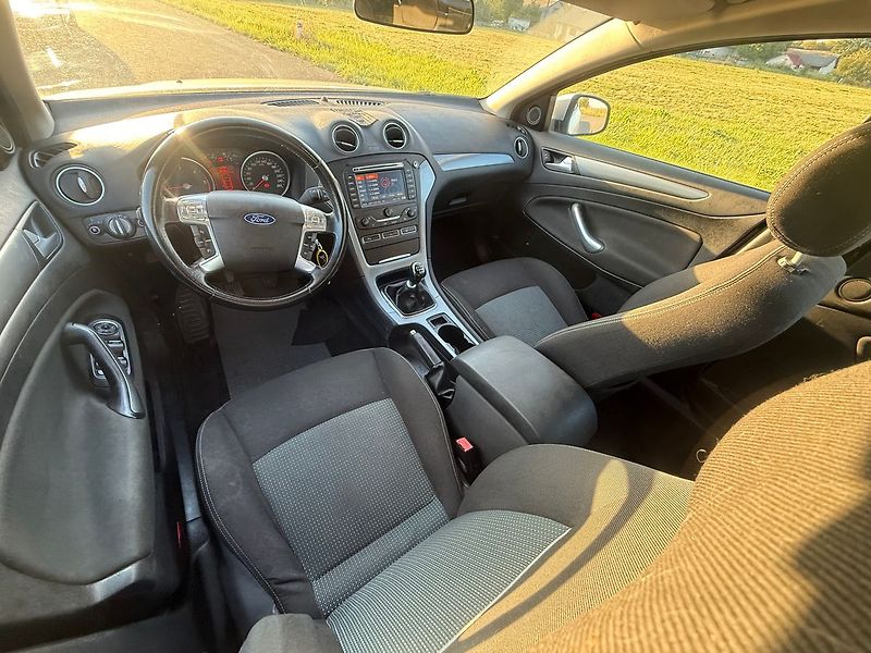 Ford Mondeo 2,0 TDI KOMBI TAŽNÉ 2X KOLA - fotka 7 z 13