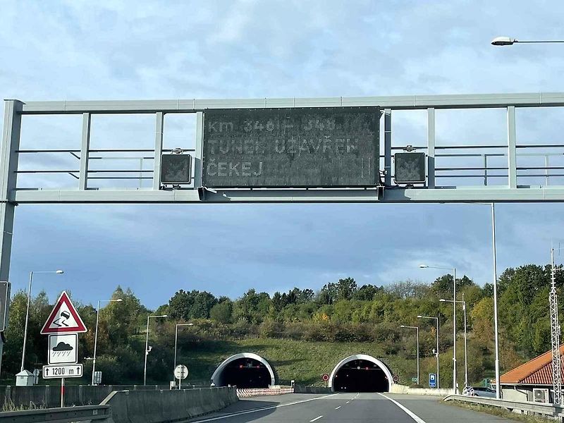 Simulovaný požár v Klimkovickém tunelu při zkoušce nových bezpečnostních a napájecích systémů, 13. 10. 2024.