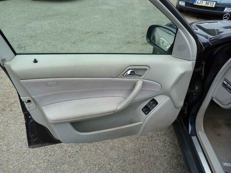 Mercedes-Benz Třídy C 200 CDI - fotka 10 z 21