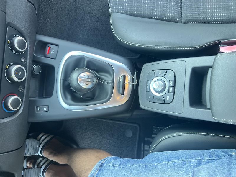 Renault Scénic 1.2TCE 85KW,KůŽE,NAVI,2xKOLA - fotka 39 z 44
