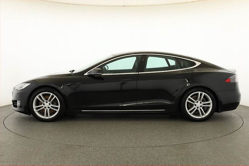 Tesla Model S (2019) Standard Range, SoH 88% - fotka 3 z 22