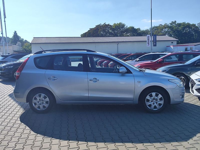 Hyundai i30 1.6 CRDI/85kW Comfort - fotka 4 z 23