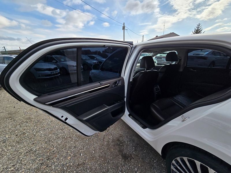 Škoda Superb (2013) 2.0 TDI 125KW Lau - fotka 11 z 23