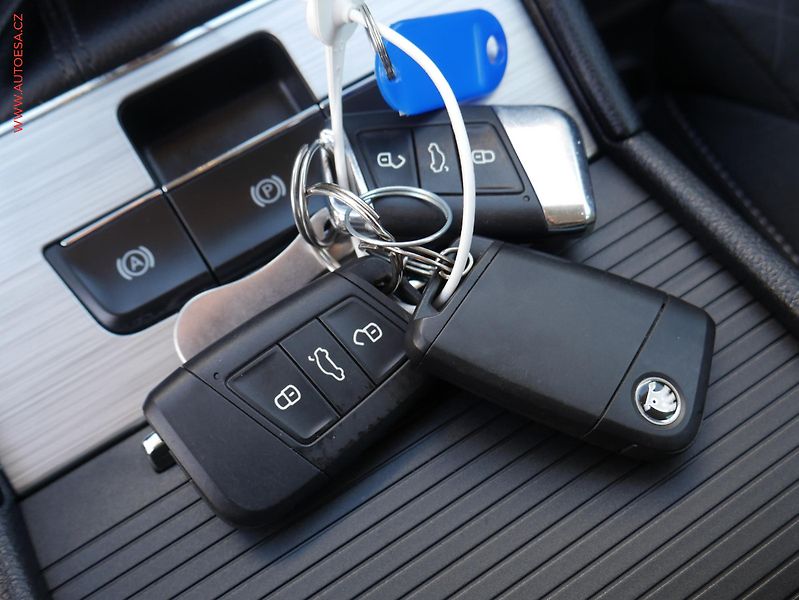 Škoda Superb (2019) 2.0 TDi, Ambition, navi, LED - fotka 19 z 19