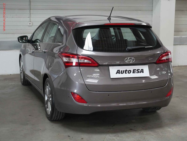 Hyundai i30 (2015) 1.6GDi, 1.maj,ČR, servis - fotka 4 z 21