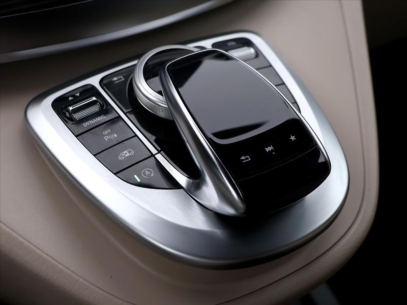 Mercedes-Benz Třídy V 2,0 300d 176kW CZ DPH 7-Míst 4 - fotka 32 z 43