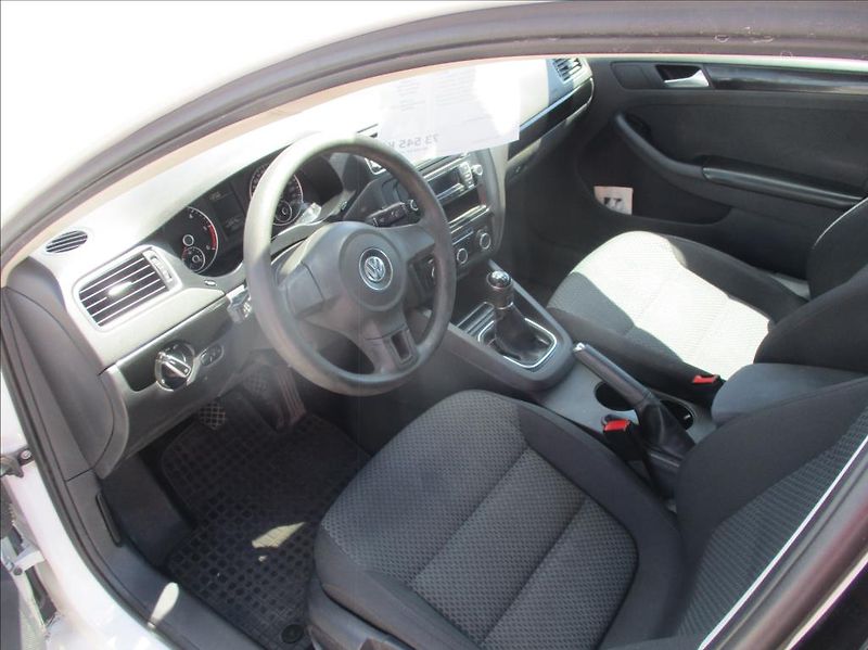Volkswagen Jetta 1,6 TDI,klima,servis,1.maj,CZ, - fotka 11 z 27